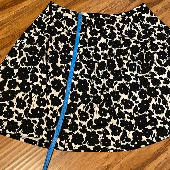 CITY CHIC Black and white flared flower skirt, Size 20 - Picture 3 of 8